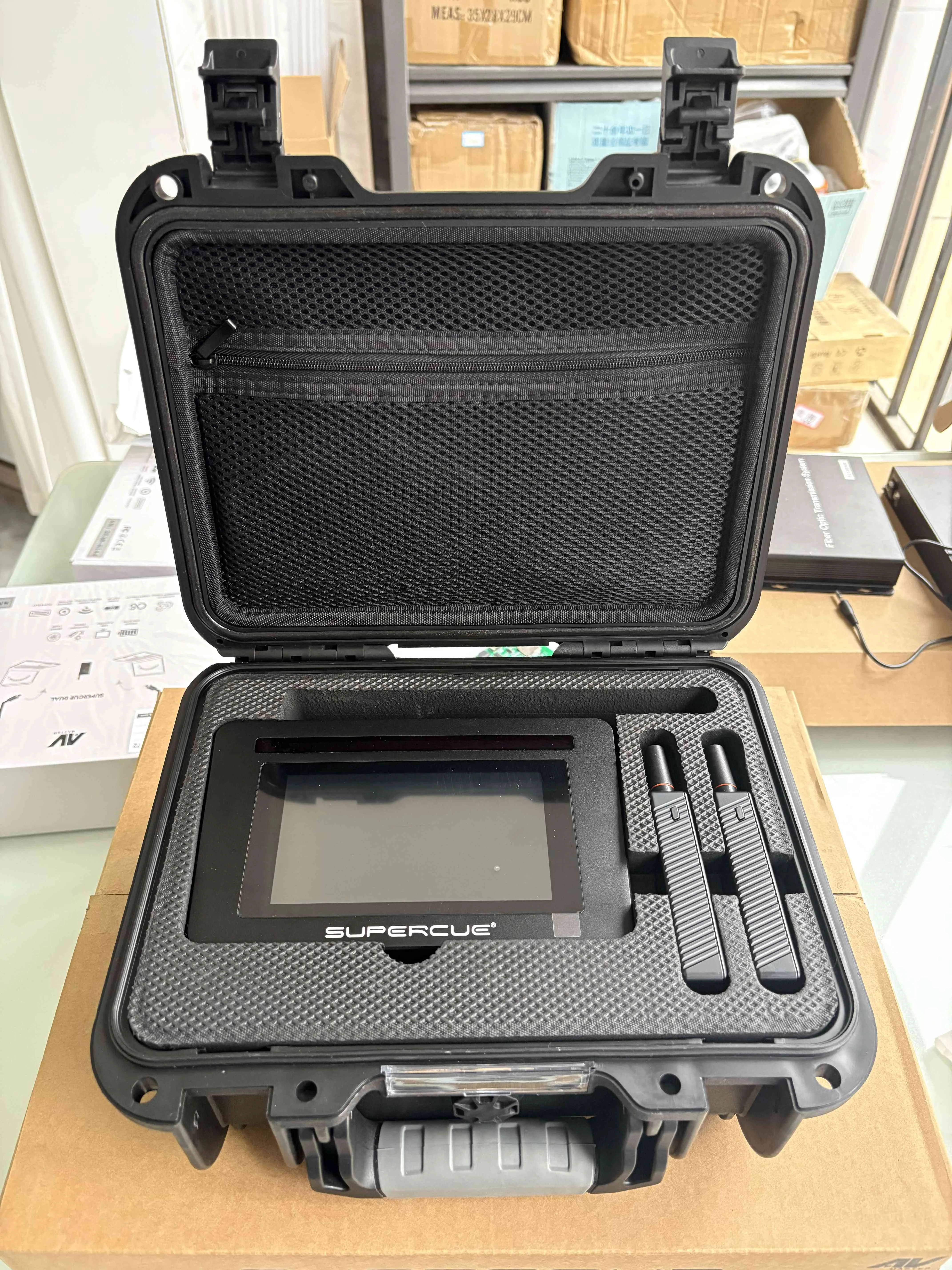 SuperCue Quad 翻页器 - 专业演示设备实拍图 3